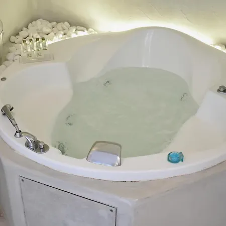 Aeolos Art & Eco Adults Only Hotel Imerovigli (Santorini)