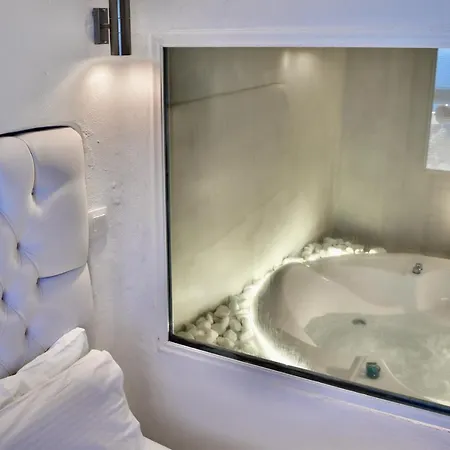 Aeolos Art & Eco Adults Only 4* Imerovigli (Santorini)